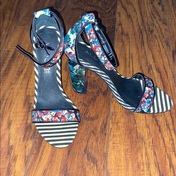 Heels - Picture 2 of 2